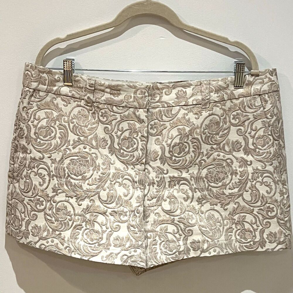 LOFT Riviera Cream and Platinum Patterned Women Shorts size 14